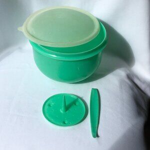 XX Vintage Tupperware Super Crisp It Lettuce Keeper Bowl Domed Lid Seal Spike